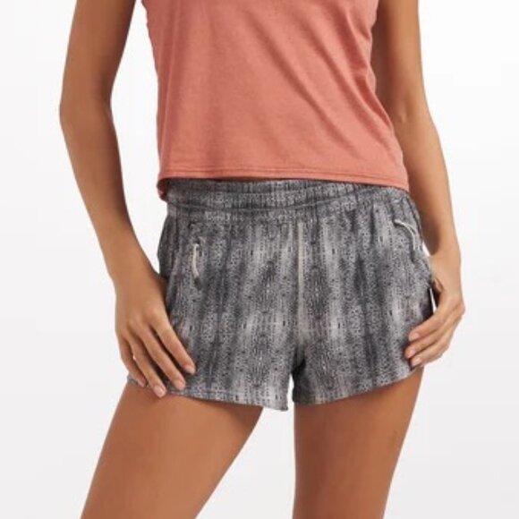 NEW WITH TAGS Vuori Dash Short Women's Performance Shorts Dune